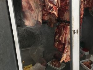 Fiscalização encontra 388 quilos de carne sem inspeção em açougue