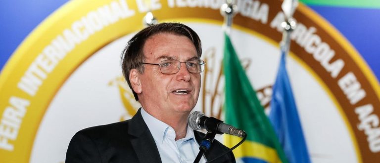 Bolsonaro defende posse de arma para produtor rural