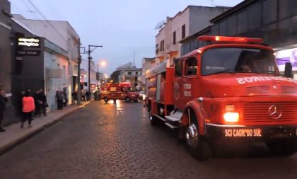 Depois de 20 anos, Bombeiros recebem novo caminhão de combate a incêndio