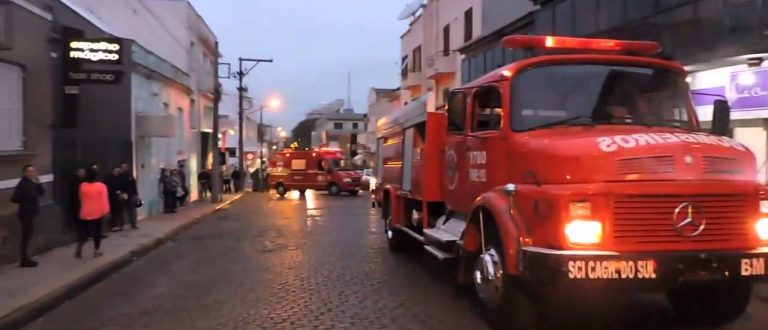 Depois de 20 anos, Bombeiros recebem novo caminhão de combate a incêndio