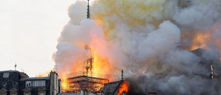 Macron quer reconstruir Notre-Dame “em cinco anos”