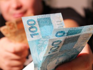 Governo propõe salário mínimo de R$ 1.040 para o próximo ano