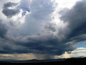 Semana começa com pancadas de chuva na região