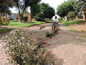 Famílias protestam com Zé Buraco no Bairro Vila Nova