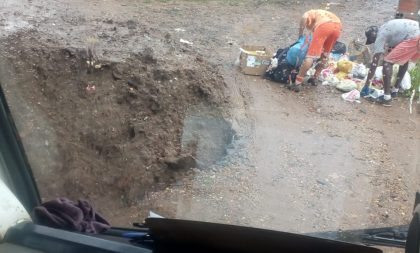 Cratera assusta no Beco dos Trilhos do Santo Antônio