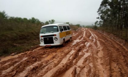 Barro demais em estrada revolta pais de alunos