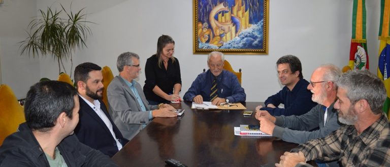 Figueiró promove reunião para debater projeto “Adote uma Escola”