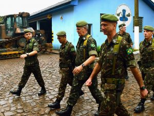 Comandante Militar do Sul faz inspeção na Guarnição Federal