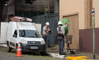 Telefones públicos são recolhidos das ruas da cidade