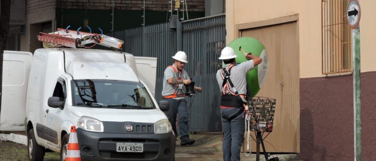 Telefones públicos são recolhidos das ruas da cidade