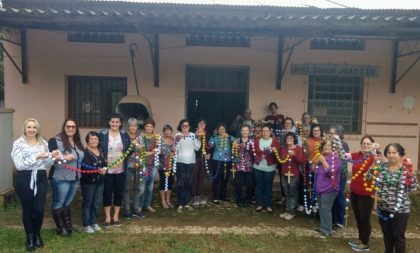 Grupo de Novo Cabrais cria terços com material reciclado e doa para igrejas