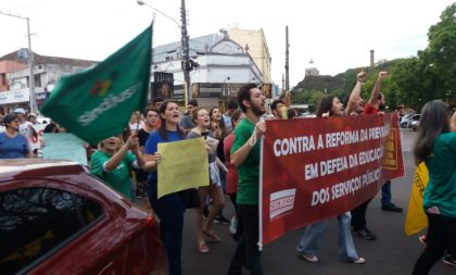 Caminhada marca protesto contra a Reforma da Previdência em Cachoeira