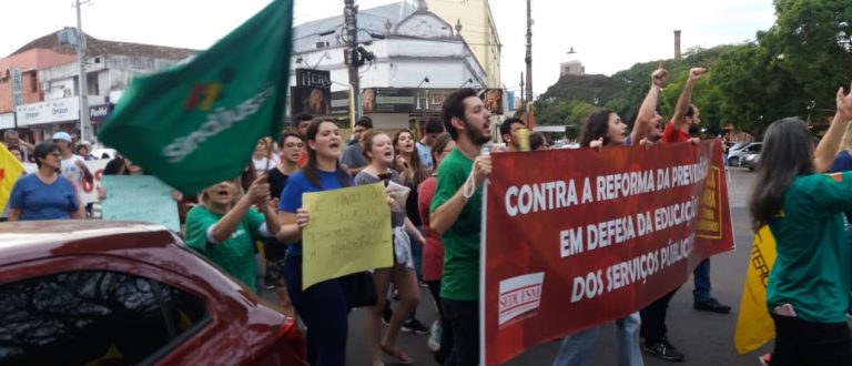 Caminhada marca protesto contra a Reforma da Previdência em Cachoeira