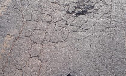 Descaso: buraqueira toma conta da estrada do Passo D’Areia