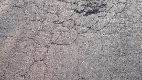 Descaso: buraqueira toma conta da estrada do Passo D’Areia