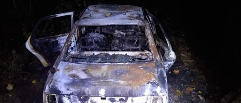 Polícia localiza carro incendiado de vítima que teve corpo mutilado