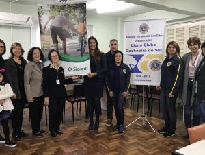 Lions Cachoeira equipa Sala de Informática da Casa da Criança