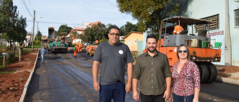 Começa o asfaltamento de mais uma etapa do PAC