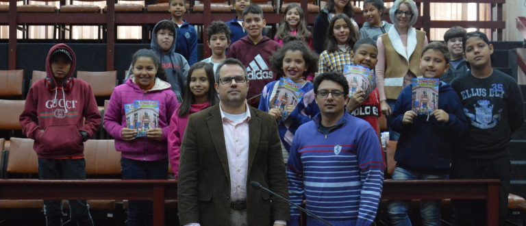 Estudantes da Escola Antônio Vicente visitam a Câmara