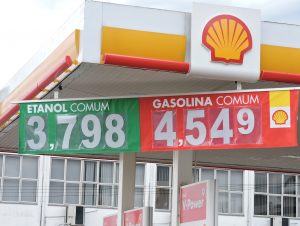 Litro da gasolina comum baixa para R$ 4,54 em Cachoeira