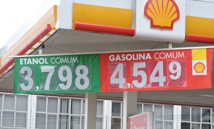 Litro da gasolina comum baixa para R$ 4,54 em Cachoeira