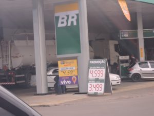 Litro da gasolina comum cai para R$ 4,59 em Cachoeira