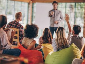 Medo de falar em Público? Então vem para o curso de Dicção, Desinibição e Oratória do Senac