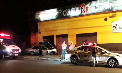 Carro bate contra casa noturna em Cachoeira do Sul