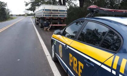 PRF recupera em Cachoeira caminhão de fumo roubado