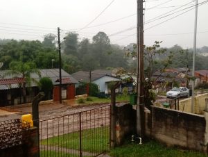 Chuvarada causa transtornos na cidade e interior