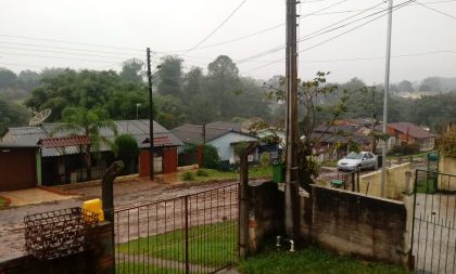 Chuvarada causa transtornos na cidade e interior