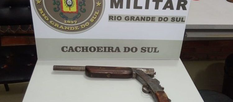 Mulher acha arma de fogo em rua da zona norte