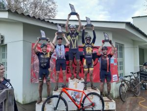 Chuva e barro na 1ª etapa do MTB de Ciclismo na Ferreira