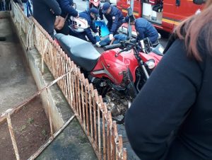 Motociclista sofre acidente e é encaminhado ao HCB