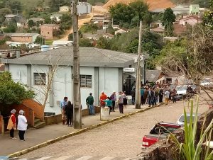 Quadrilha assalta banco em Santana da Boa Vista e foge com reféns