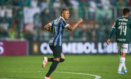 Grêmio reverte, vence o Palmeiras e está nas semifinais da Libertadores