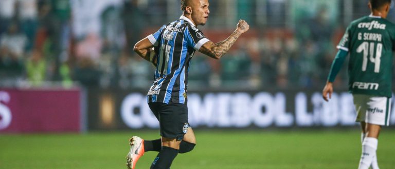 Grêmio reverte, vence o Palmeiras e está nas semifinais da Libertadores