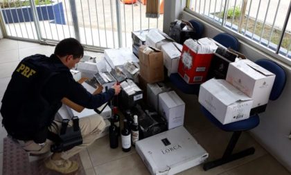 Polícia Rodoviária apreende 193 garrafas de vinho de R$ 8,5 mil