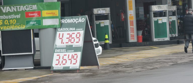 Litro da gasolina comum pode ser encontrado a R$ 4,36 em Cachoeira