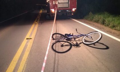 Acidente com carro termina em morte de ciclista na ERS-400