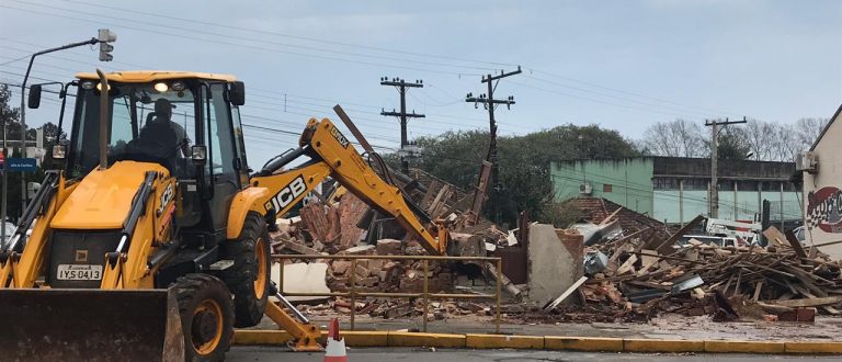 Cinco Esquinas: pesquisadora de história cachoeirense lamenta derrubada de casa