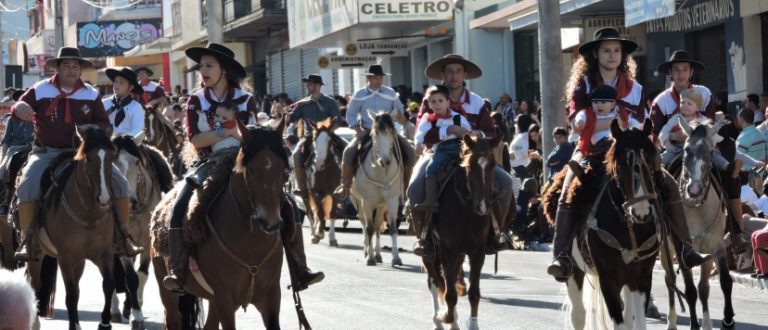 Confira a ordem do desfile solidário desta quarta