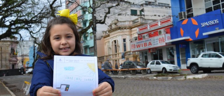 Motoristas ganham mensagens das crianças na Semana do Trânsito