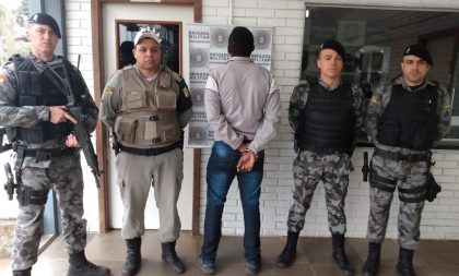 Brigada Militar de Cachoeira do Sul prende foragido no Bairro Oliveira