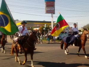 Desfile Farroupilha exalta a força, a fé e o sentimento pelo Rio Grande