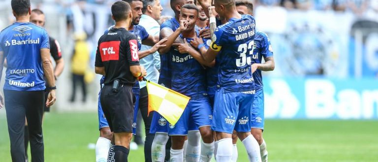 Grêmio fecha primeiro turno com vitória: 3 a 0