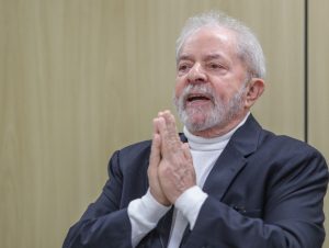 Lava Jato pede à Justiça regime semiaberto para Lula