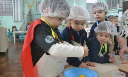 Educação Infantil: Marista Roque ensina experiências e descobertas pelos alimentos