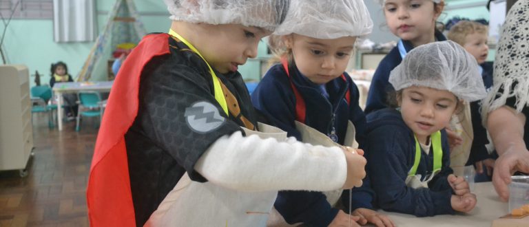 Educação Infantil: Marista Roque ensina experiências e descobertas pelos alimentos