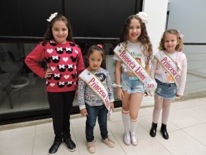 Boneca Lions elege rainha e princesas no domingo